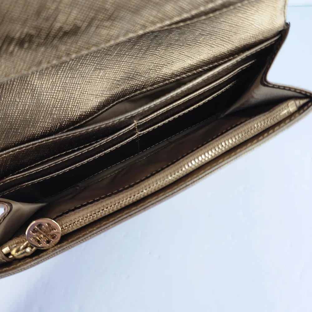 TORY BURCH Robinson Envelope Continental. Gold.
